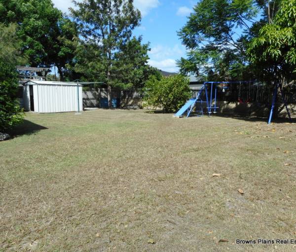 218 Middle Road, BORONIA HEIGHTS, QLD 4124 AUS