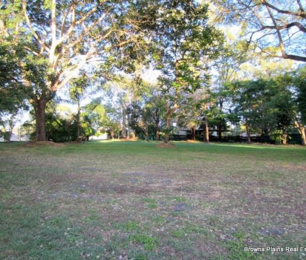 353 Middle Road, BORONIA HEIGHTS, QLD 4124 AUS