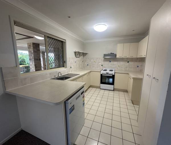 15 Talty Rise, REGENTS PARK, QLD 4118 Australia